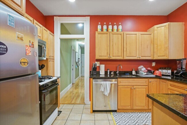 Building Photo - Great Mission Hill 4 bed
