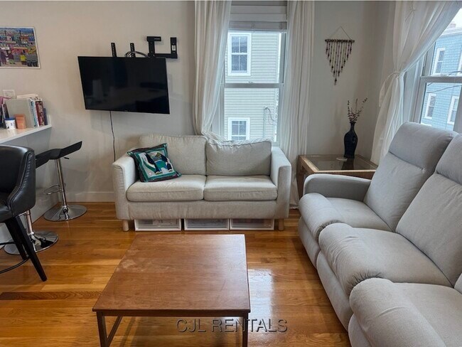 Building Photo - 9 Harding St