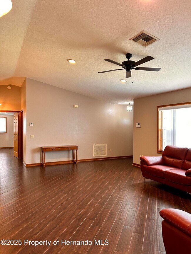 Building Photo - 2284 Champlain Ave