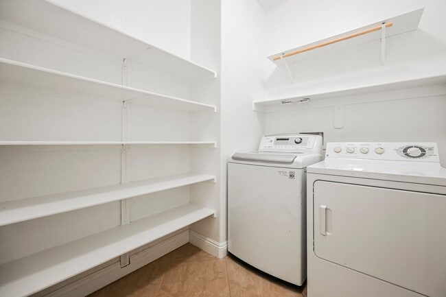 Building Photo - Welcome Home!  One Store Home