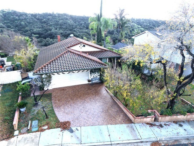 Building Photo - 2142 Iron Club Dr