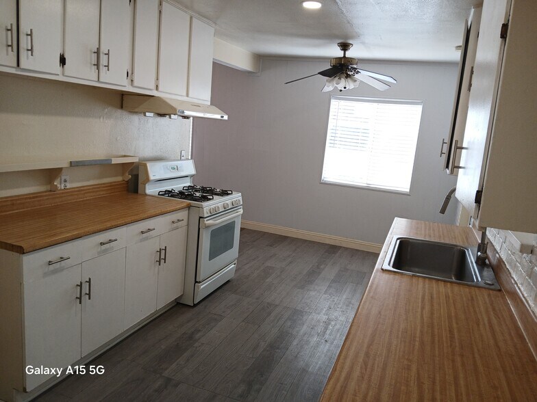 Building Photo - 15450 Country Club Dr
