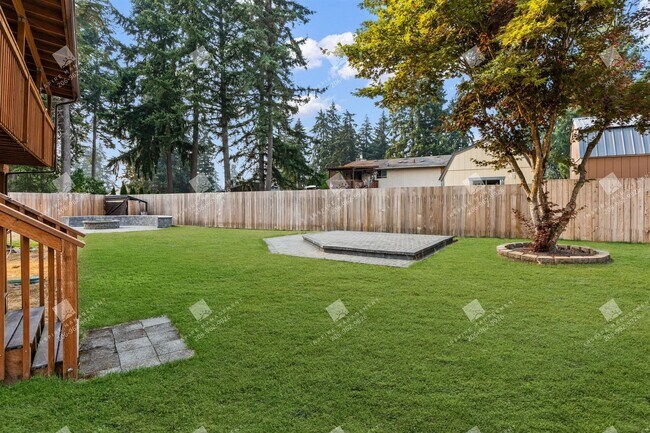 Building Photo - 4BR + Finished Heated Garage | Fenced 1/4 Acre | Mins to JBLM