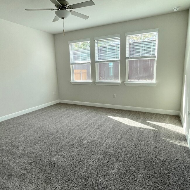 Building Photo - 15702 Ellinger Dr
