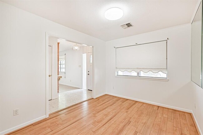 Building Photo - 2920 Heron Dr