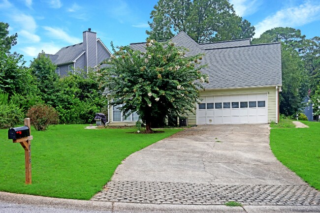 Building Photo - 888 Saddlebred Way