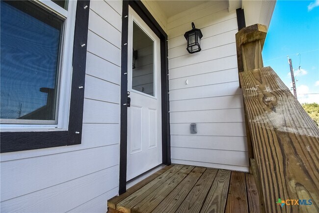 Building Photo - 544 Buckskin Dr