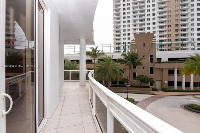 Building Photo - 901 Brickell Key Blvd