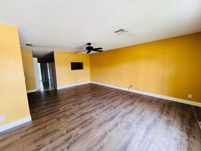 Building Photo - 5855 Timber Valley Dr