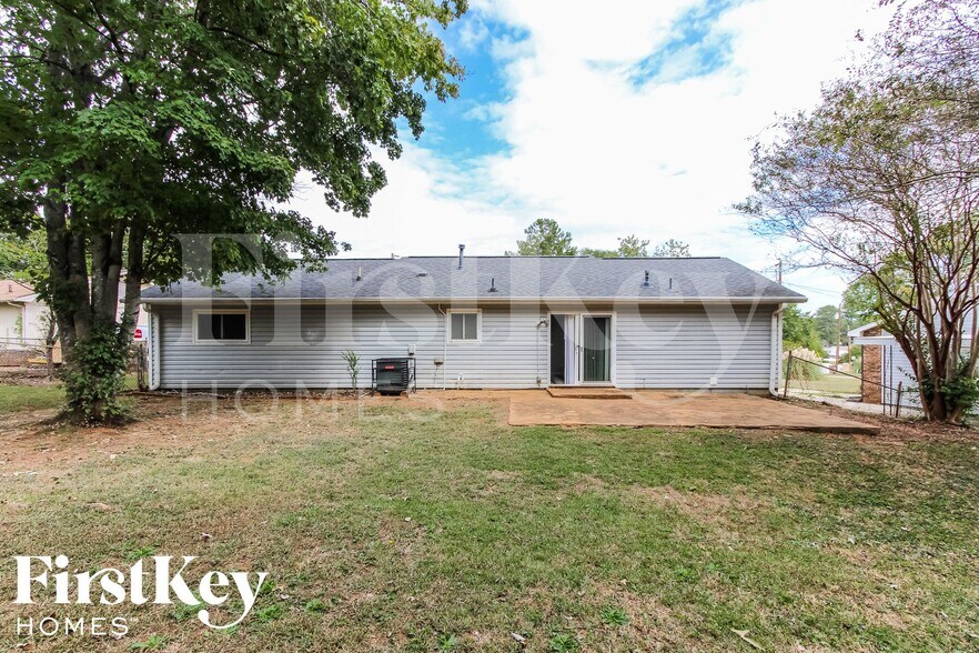 Building Photo - 2847 Haddon Dr