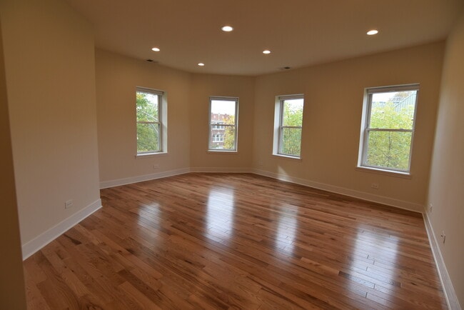 Building Photo - 1161 W Lunt Ave