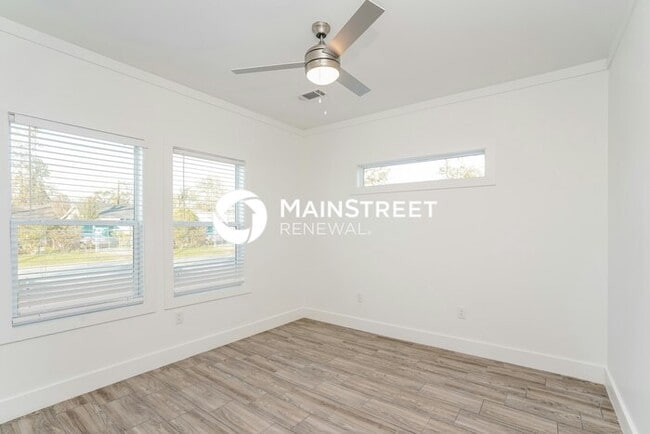 Building Photo - 3 Bedroom Pet-Friendly Home in Houston, TX with Main Street Renewal