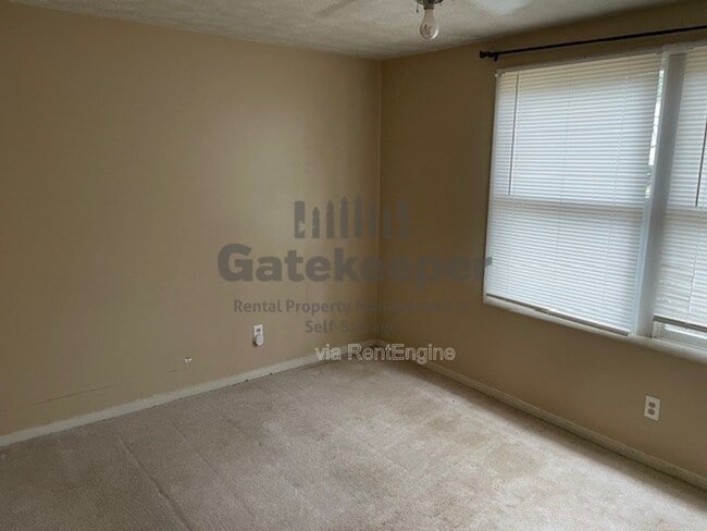 Building Photo - 102 Cypress Ct