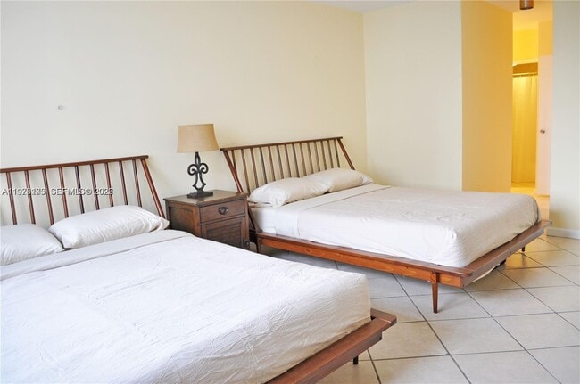 Building Photo - 100 Lincoln Rd