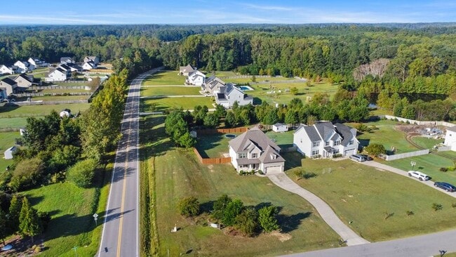 Building Photo - 501 Daylily Ct