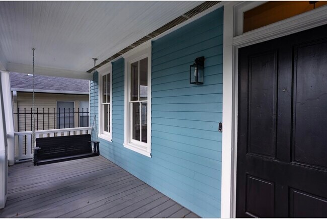 Building Photo - 1247 Oxford St