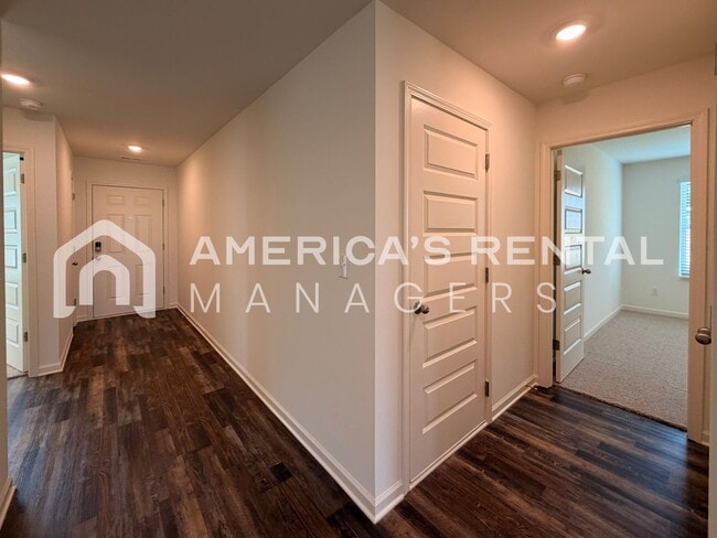 Building Photo - 305 Pne Rdg Dr