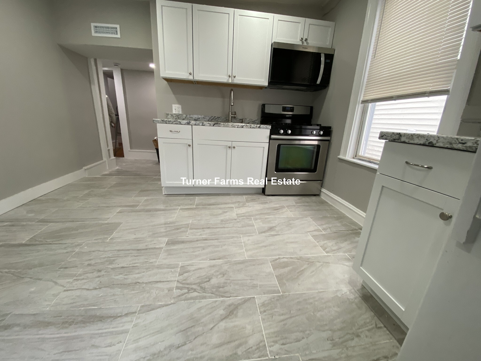 Building Photo - 35 Humphreys St