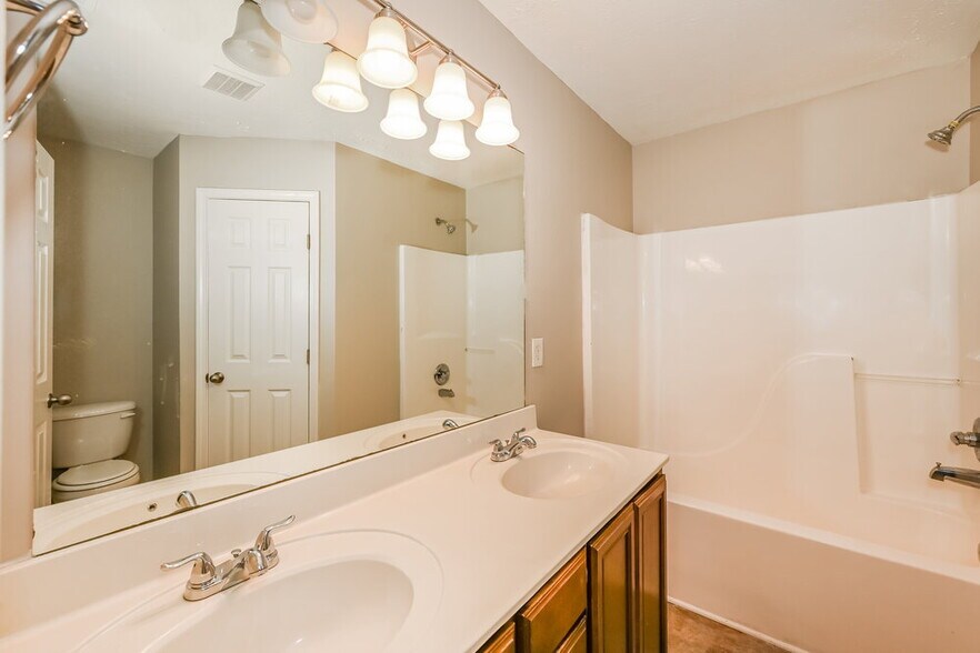 Building Photo - 1303 Tonya Dr