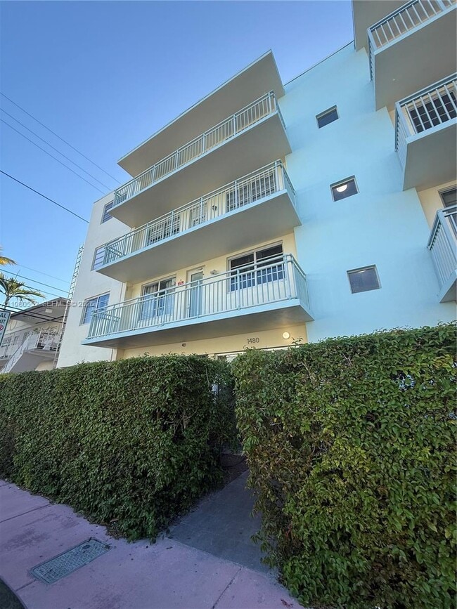 Building Photo - 1480 Euclid Ave