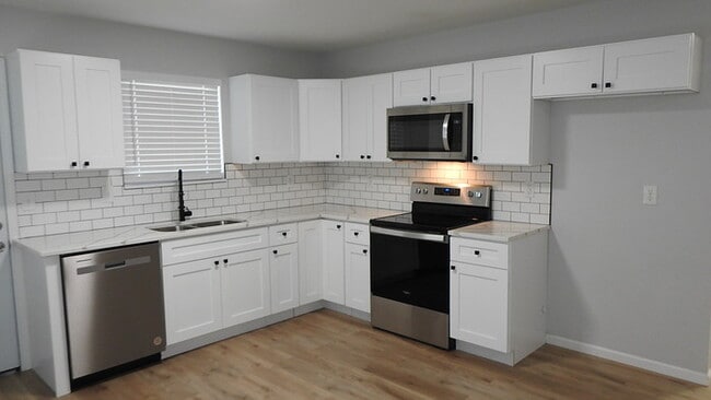 Building Photo - Newer Build - 3 bed -2bath Home in Indepen...