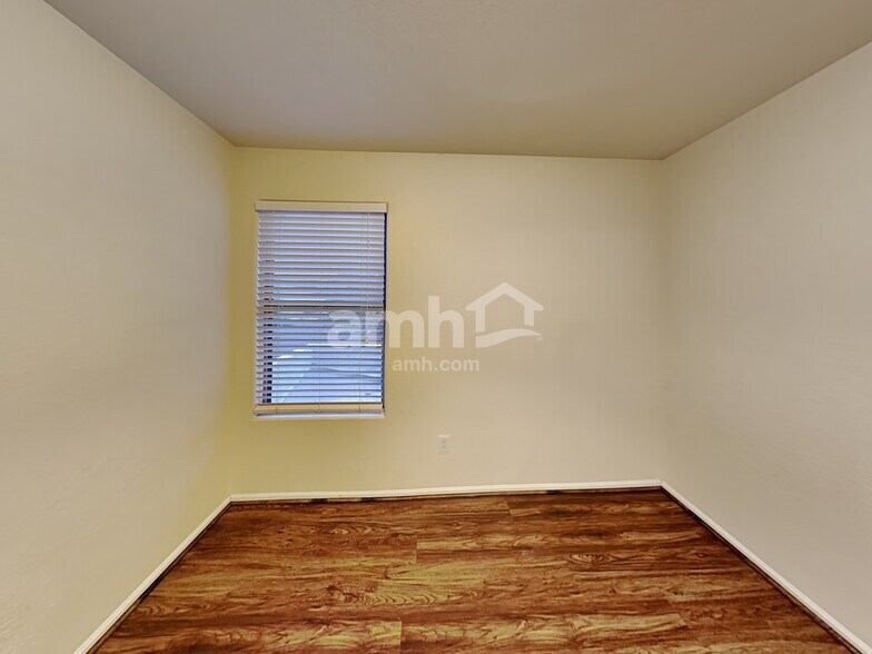 Building Photo - 11439 E Persimmon Ave