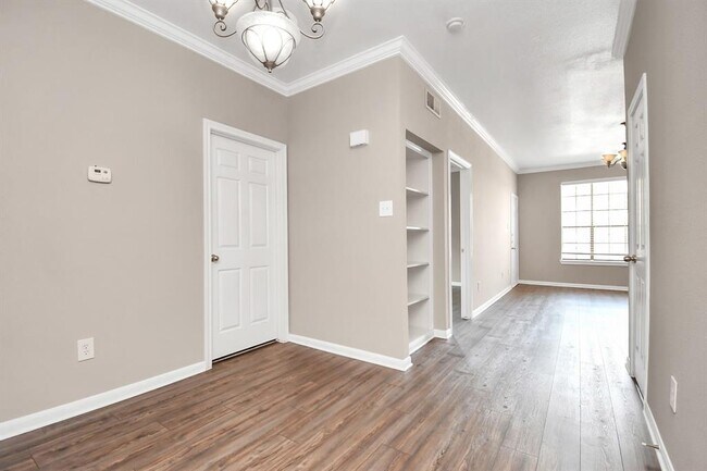 Building Photo - 2255 Braeswood Park Dr