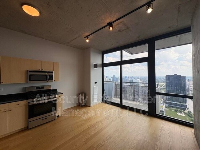 Building Photo - 235 W Van Buren St