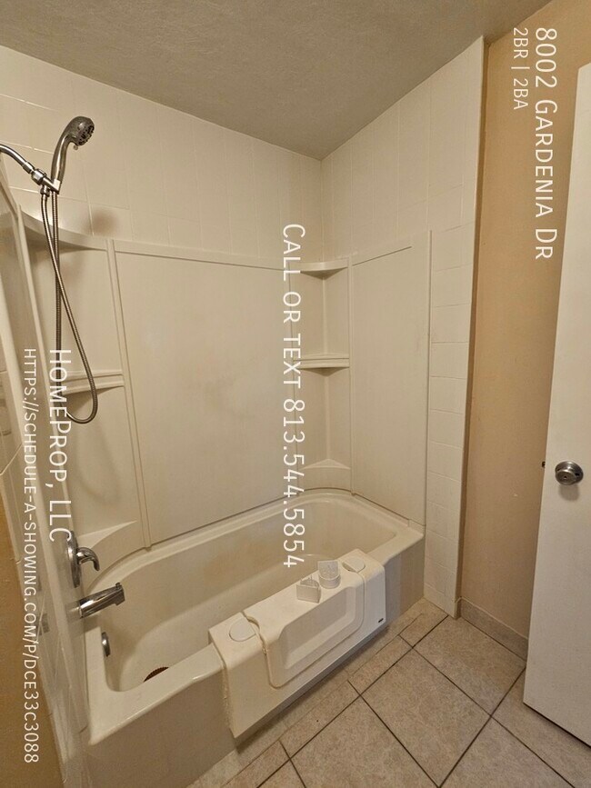 Building Photo - 2 Bedroom Meadowood Condo