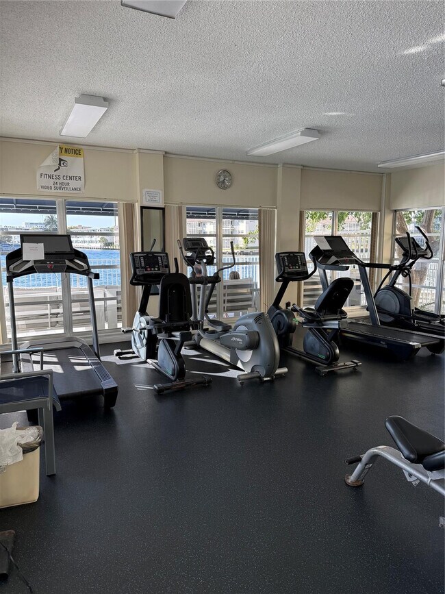 Building Photo - 1849 S Ocean Dr