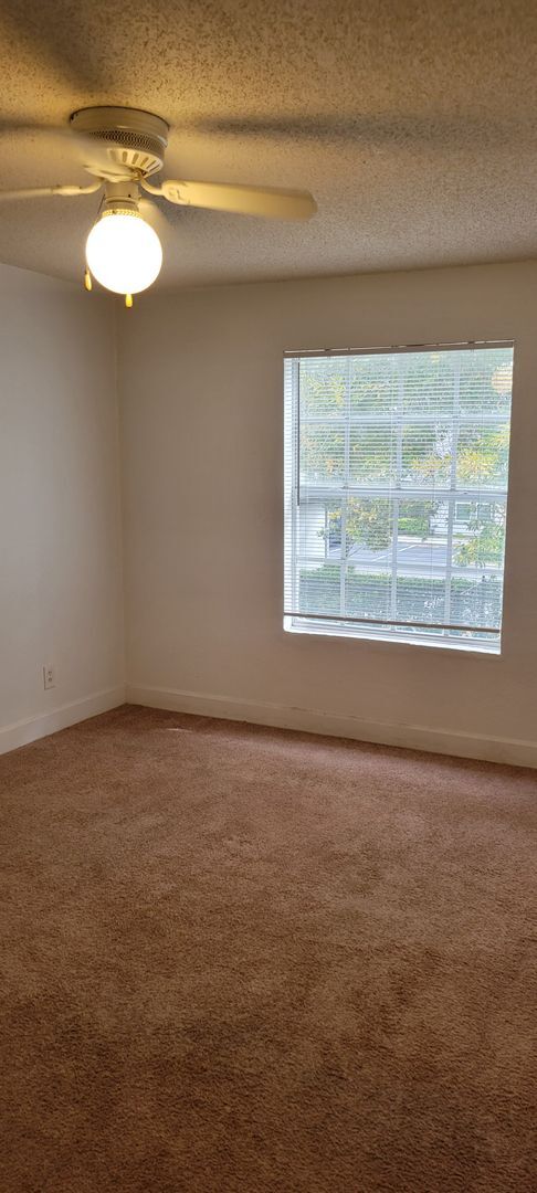 Building Photo - Lexington Place - 1126