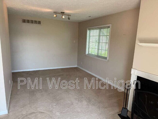 Building Photo - 5864 Shaw St