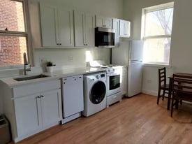 Building Photo - 131 C St SE