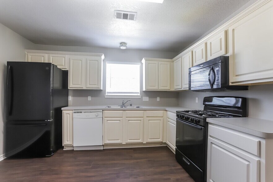 Building Photo - 6750 Liberty Valley Dr