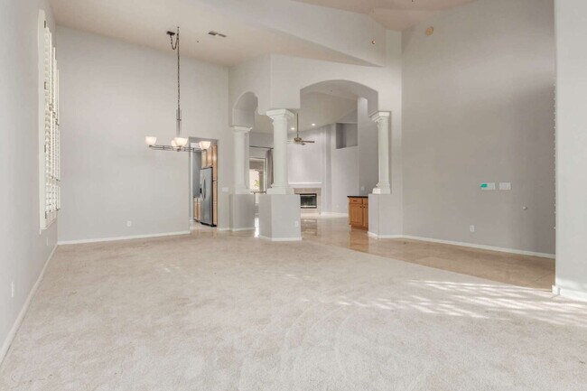 Building Photo - "Discover Your Dream Oasis: Spacious 4-Bedroom Retreat in Scottsdale's Paradise Drive!"