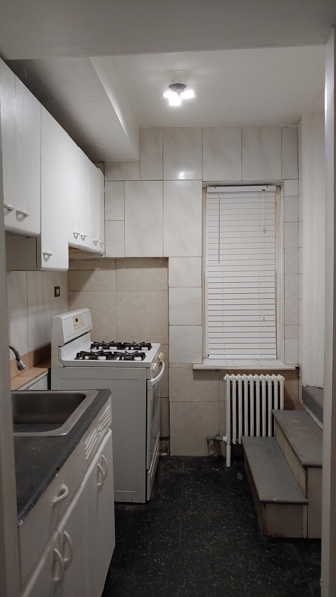Kitchen - 1720 W 76th St