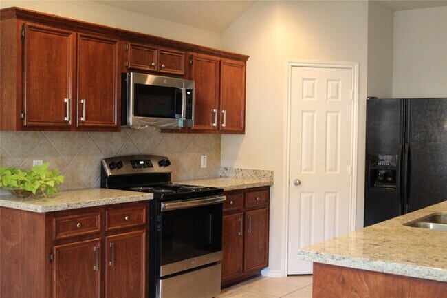 Building Photo - 22852 Lantern Hills Dr