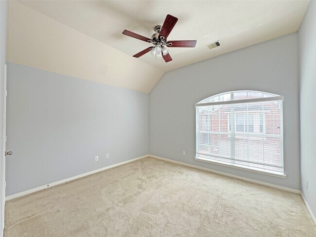 Building Photo - 6222 Skyline Dr