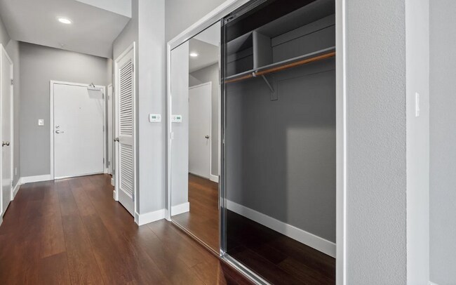 Building Photo - 445 Island Ave