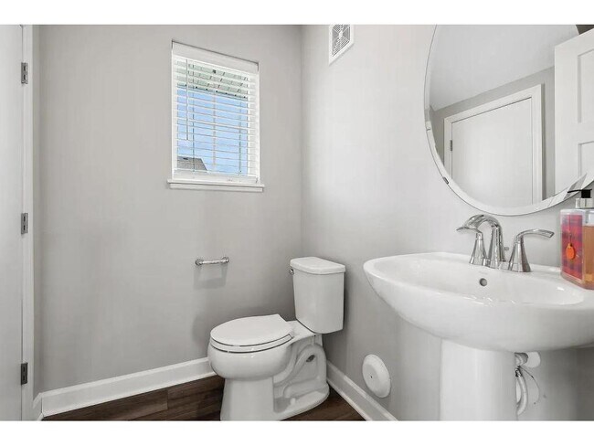 Building Photo - 23310 Amber Dr