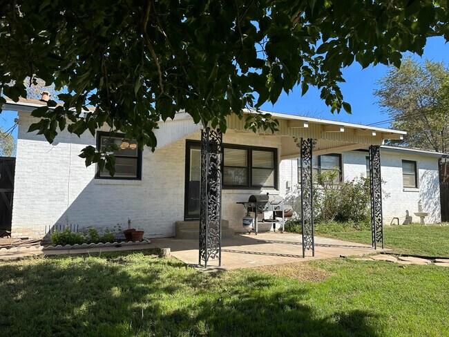 Building Photo - 2009 43rd St