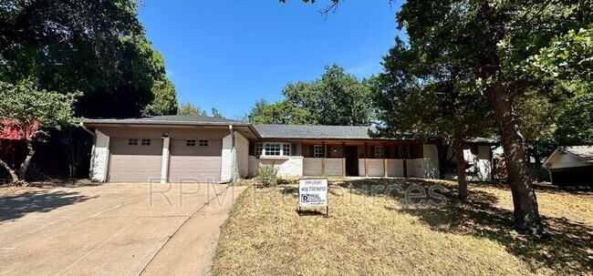 Building Photo - 2820 N McMillan Ave