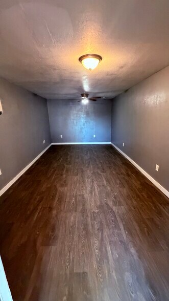 Building Photo - 311 Glamis Ave