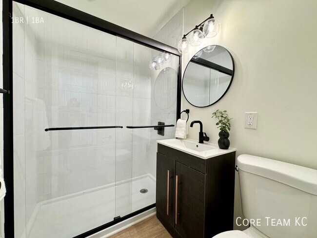 Building Photo - 4203 SW Trafficway-1B