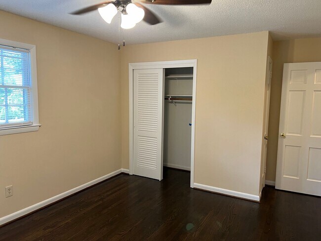 Building Photo - 717 Grove Ave