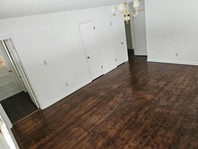 Building Photo - 503 Rosa Ave