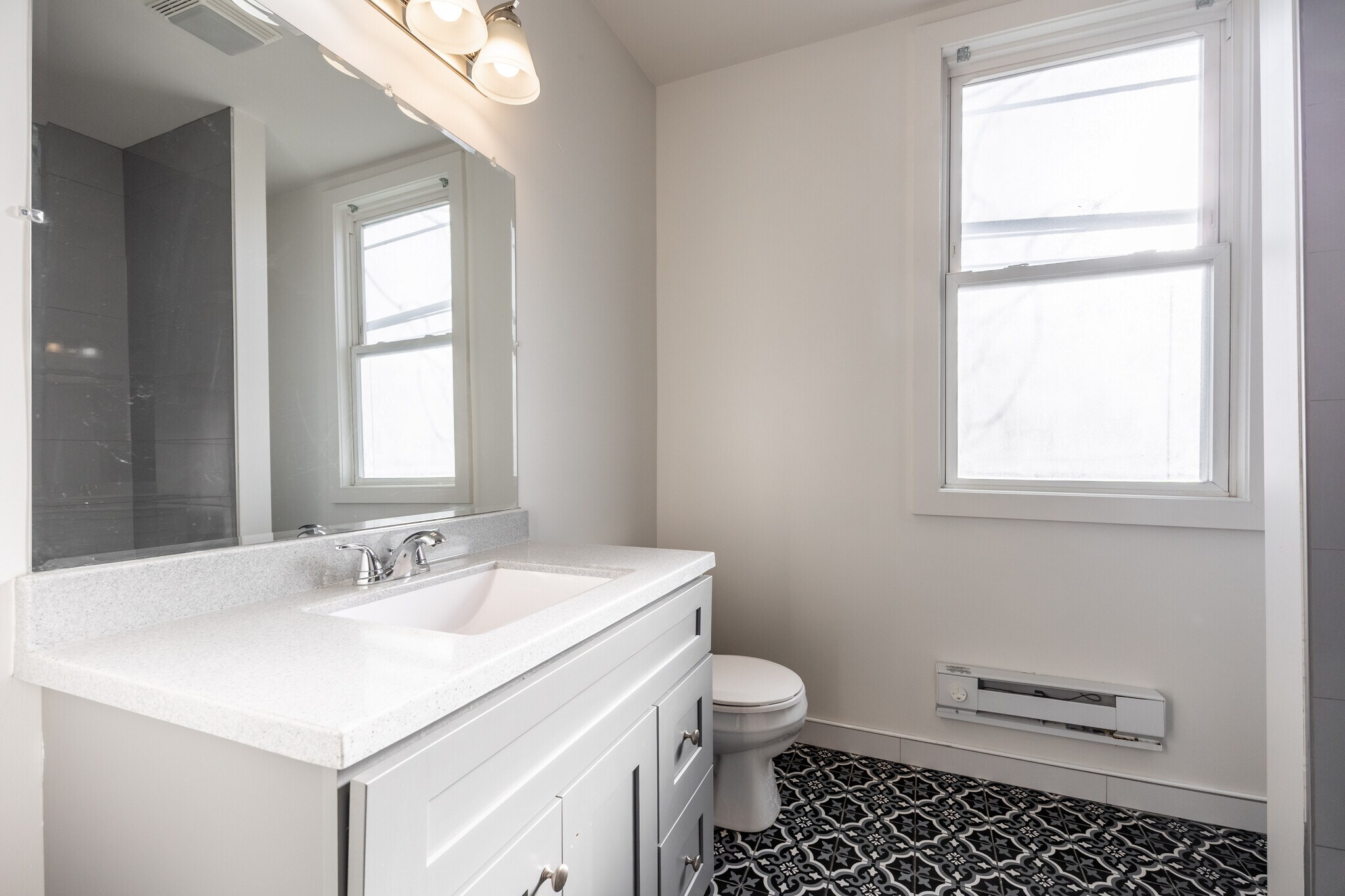 Building Photo - 3135 N Oakley Ave