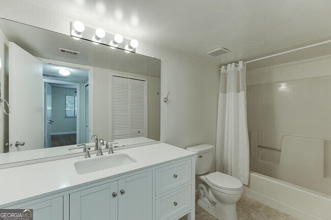 Building Photo - 33 Finch Trail NE