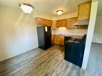 Building Photo - Upgraded 2 Bedroom/1.5 Bathroom Apartment!