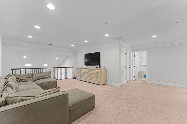 Building Photo - 433 Fairmont Dr